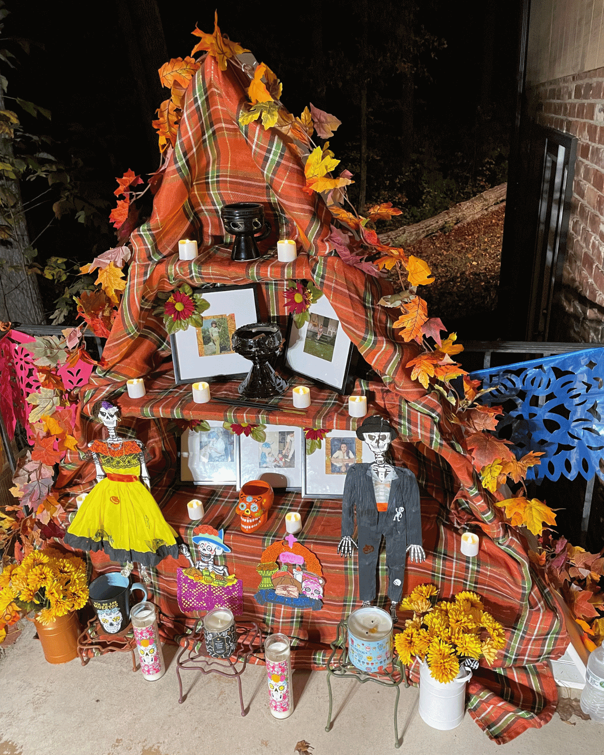 9 Traditional Items to Include in Your Day of the Dead Ofrenda (Altar ...